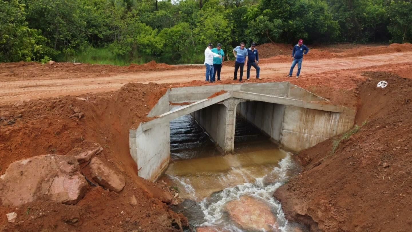 Imagem de compartilhamento para o artigo Prefeito de Alcinópolis entrega obra de aduelas de concreto em ponte da MS Todo dia